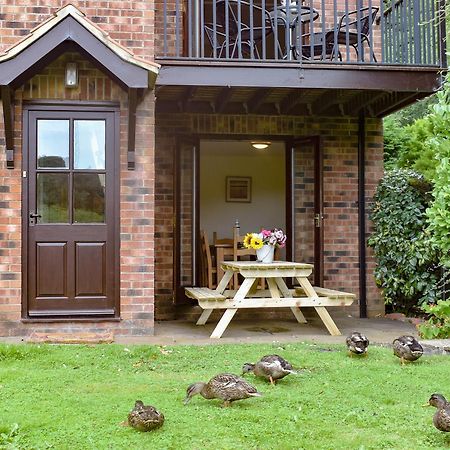 Quackers Villa Whitby Exterior photo